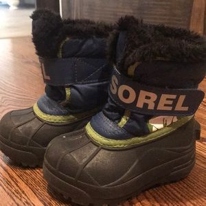 Little boys sorel boots size 7